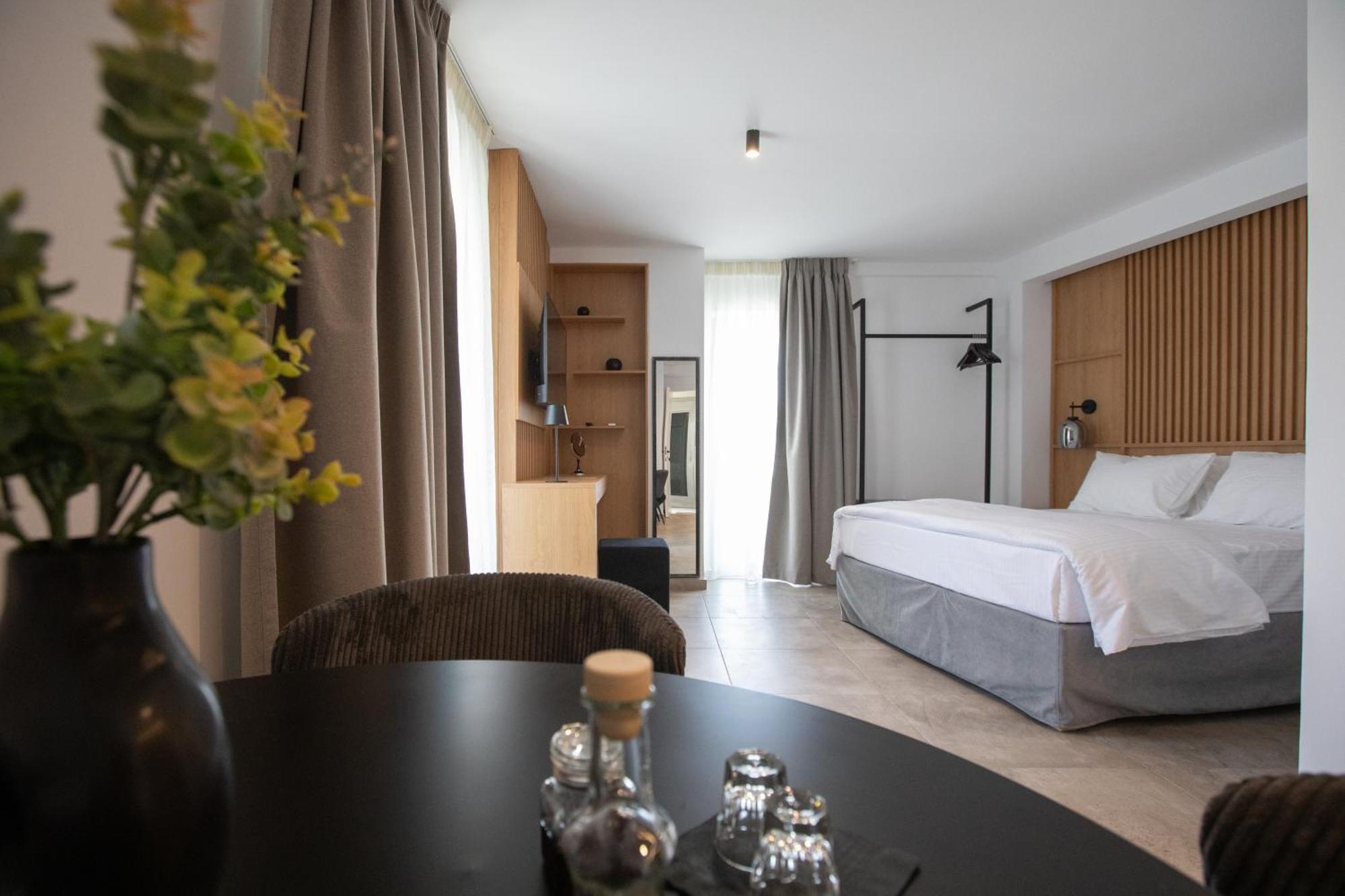 Griffin Suites Iraklion Buitenkant foto