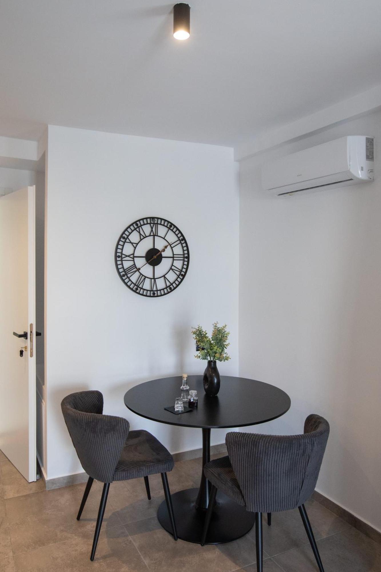 Griffin Suites Iraklion Buitenkant foto